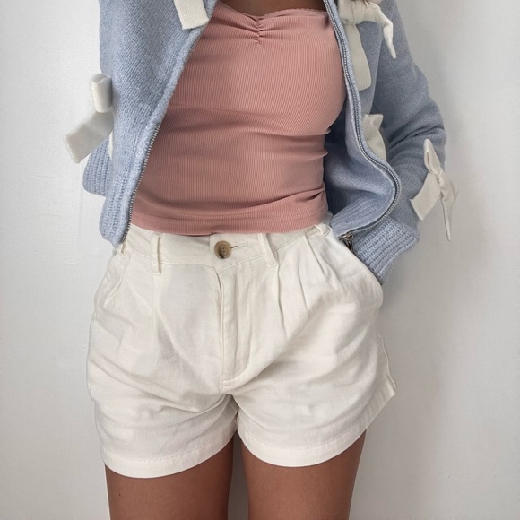 Pleated white shorts - Picture 4 of 6